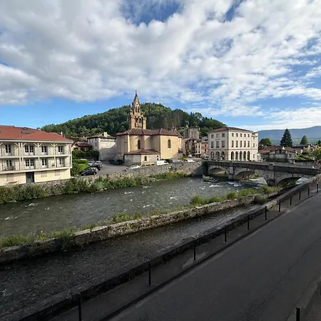 Entre Riviere Et Sommets *