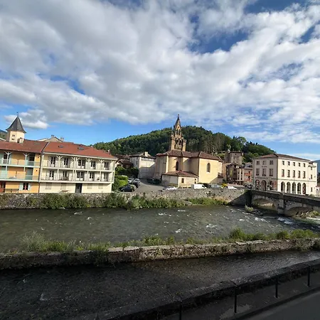 Entre Riviere Et Sommets Seix